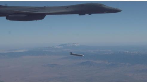 미국 B-1B 전략폭격기서 초음속 미사일 발사를 위한 재즘 시험 [미 공군 지구권타격사령부(AFGSC) 홈피 캡처. 재판매 및 DB 금지]