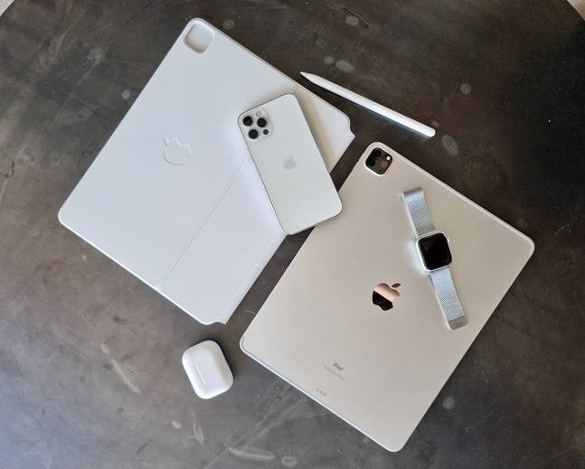 아이패드, 아이폰, 에어팟프로, 애플워치 등 애플 제품들. /사진=백유진 기자 byj@