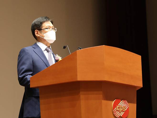 김홍연 한전KPS 신임 사장이 25일 전남 나주혁신도시 한전KPS 본사 빛가람홀에서 취임사를 밝히고 있다.