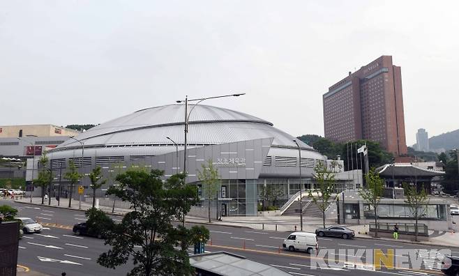 2015년 리모델링한 장충체육관 전경