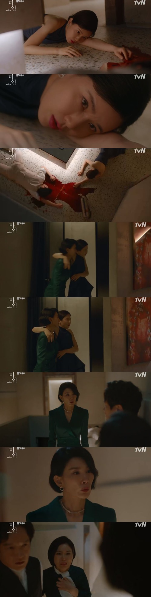 ‘마인’ 김서형이 이보영을 구출했다. 사진=tvN 주말드라마 ‘마인(Mine)’ 캡처