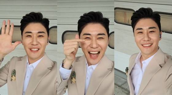 Young Tak met with fans on Instagram Live on Thursday afternoon.Young Tak, who is about to perform the last performance in Gwangju on the day, surprised fans by making a surprise live broadcast while moving inside the theater.Young Tak looked around at the screen, and the lights of the concert hall and the line of Young Taks shaved face combined to emit a brilliant aura.Young Tak said, I hope everyone is happy weekends. Hello!On the other hand, Mr. Trott TOP6 concert, which repeated the postponement and cancellation for a year and a half due to Corona 19, is performing in Gwangju after Daegu.We will meet fans from all over the country in Seoul, Cheongju, Busan, Suwon and Goyang.The Seoul concert will be held at KSPO DOME (Olympic Park Gymnastics Stadium) for 15 weeks from July 2 to 4, July 16 to 18, and August 6 to 8 for three weeks.The Mr. Trott TOP6 concert will be performed safely under thorough prevention and prevention regulations in accordance with the guidelines recommended by the government and the CDC, such as street seating, mask wearing, paperwork, QR code check-in, prohibition of shouting, prohibition of food intake, and regular prevention.