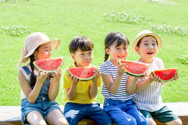 수박, 참외 등 제철 과일은 더위를 씻게 하는 '시원한 청량제' 역할을 하지만 칼륨이 많이 들어 있어 만성콩팥병 환자에게는 자칫 독이 될 수 있다. 게티이미지뱅크