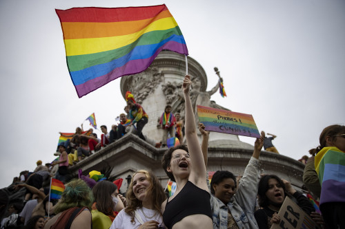 지난달 26일 프랑스 수도 파리에서 열린 성소수자(LGBTQ) 지지 축제. /EPA연합뉴스