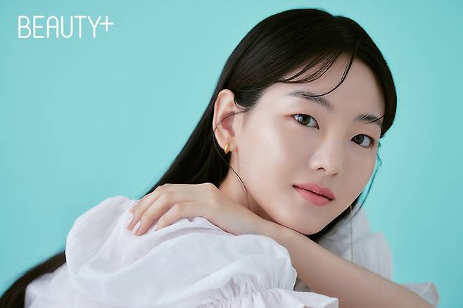 Beauty-Life magazine Beauty Mutual debuted in 2017 with WebDrama Multiple Notes, appearing in various works such as Transformation, My Country, and Sage Doctor Life, and releasing Actor Jo Yi-hyuns flawless picture, which has been highly acclaimed for its solid acting ability and excellent character digestion power regardless of genre.Jo Yi-hyun, who came in with a clear Smile on a cool color set that made him forget the heat of early summer, perfected the clean and pure concept and completed the beauty picture of the past.Especially, the staff of the filming site on the clear Smile without feeling better just by looking at it, saying, Is this what it looks like when an ionic beverage is reincarnated as a human being?On the other hand, Jo Yi-hyun, who is loved by playing Jang Yoon-bok in TVN Spicy Doctors Life Season 2 currently on air, is selected as a Main actor in KBS2s new tree School 2021 scheduled to air in the second half of the year.In particular, he will play the role of Jin Ji-won, who has a conviction and a broken personality, and will make a strong impression on viewers.Natural Beauty pictorials with potential new Actor Jo Yi-hyun and brand Botanity that realizes Clean Beauty can be found in the July issue of Beauty, the official SNS and website of Beauty.