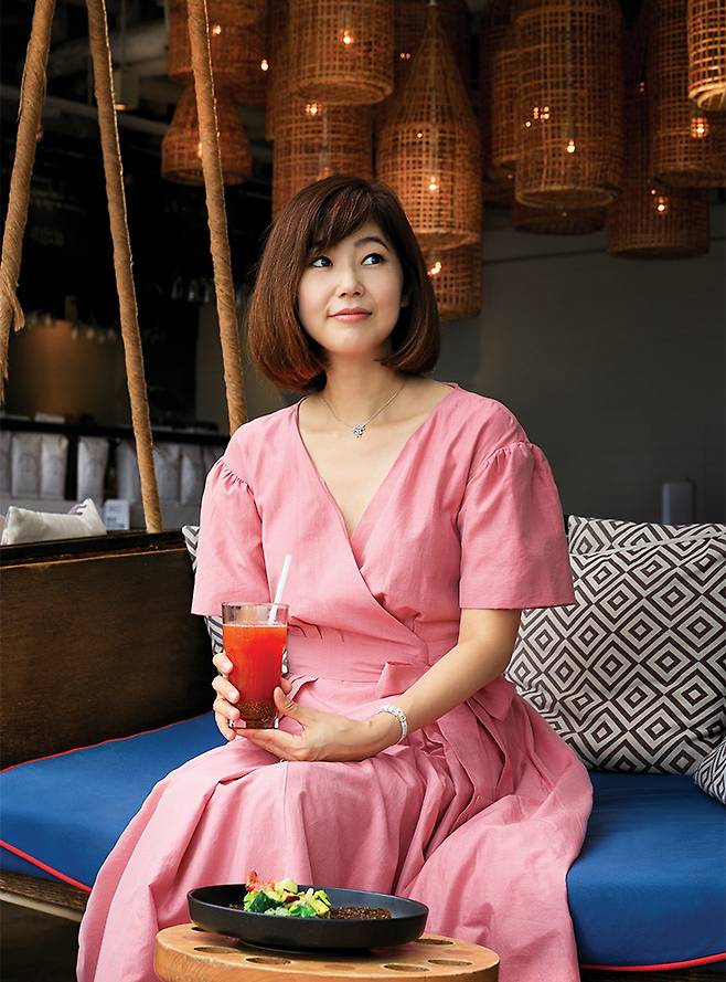 좋아하는 레스토랑 ‘클래시파이드’에서 만난 강수정.