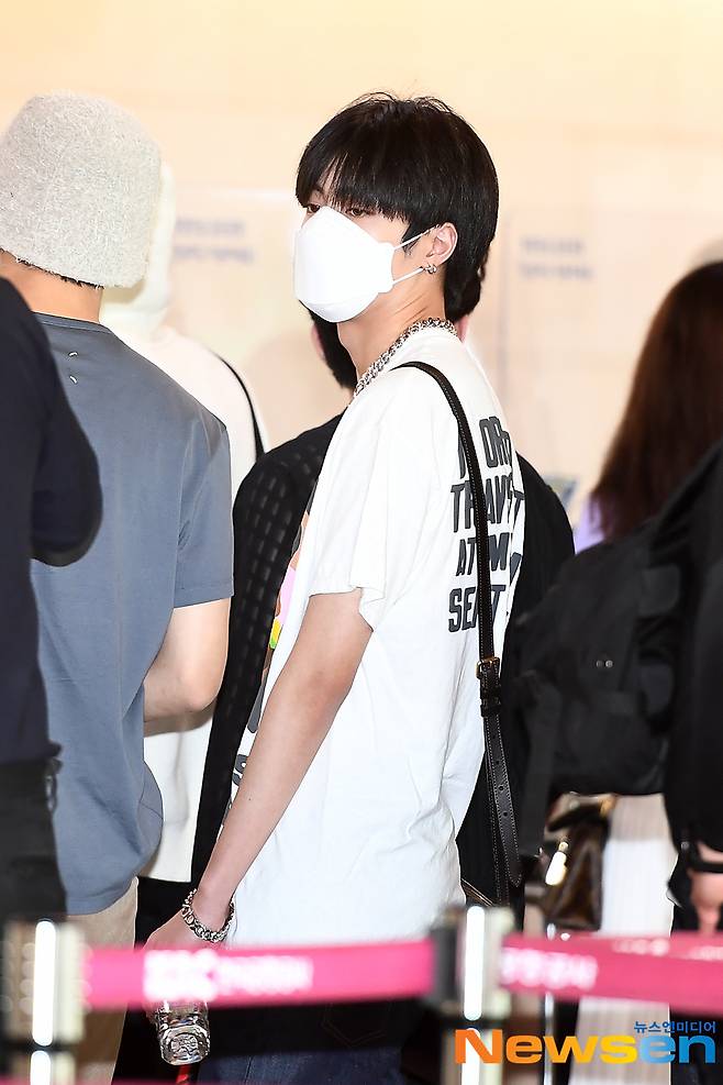 Treasure (TREASURE) members Choi Hyun-seok, Heo Ji-hoon, Yoshi, Jungyu, Masiho, Yoon Jae-hyuk, Asahi, Bang Ye-dam, Doyoung, Yuri Sasahara, Park Jung-woo, So Jeong-hwan will take a shoot schedule through the domestic line at Gimpo International Airport in Banghwa-dong, Gangseo-gu, Seoul on the afternoon of June 29. The Departure was done with land.Treasure (TREASURE) member Yuri Sasahara is Departing The Jeju Island.