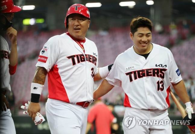 최형우(왼쪽)와 이창진(오른쪽) ⓒ연합뉴스