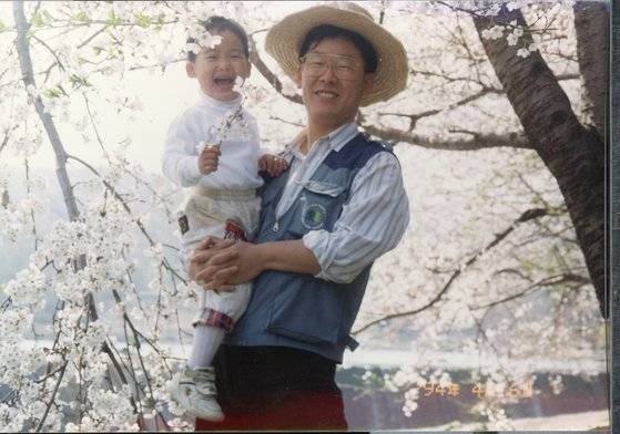1994년 첫째 아들과 함께. 이재명 경기지사 측 제공