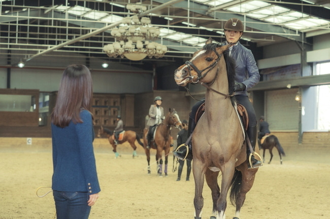 'Religion 2' Lee Tae-gon Park Joo-mi Unpredictable Equestrian Center