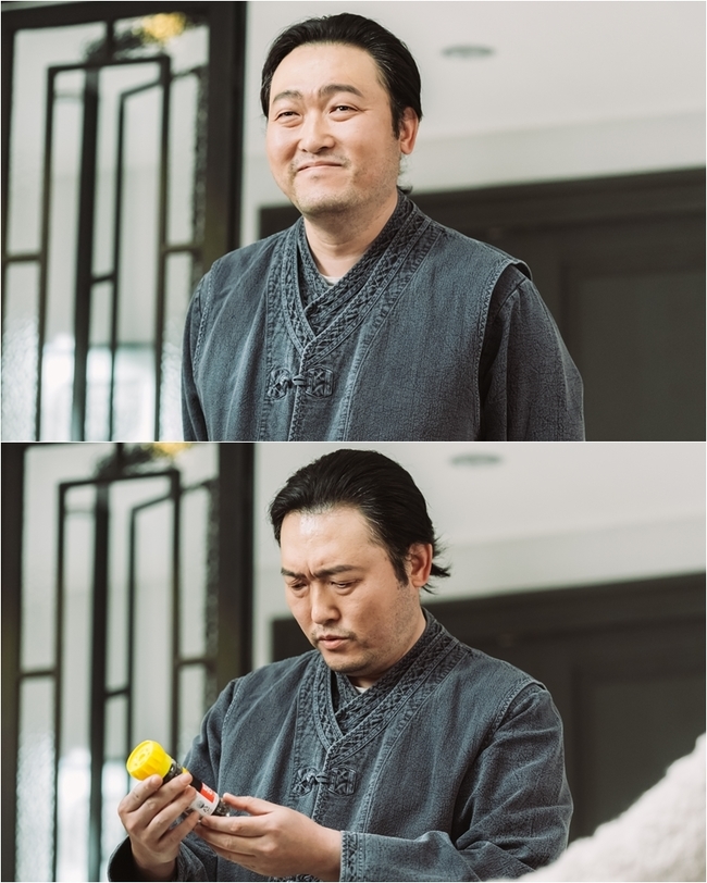 Lee Joon-hyuk divides into history professorActor Lee Joon-hyuk will make a special appearance in the 14th episode of the TVN drama The Liver Falling Together (hereinafter referred to as Kang Dong-geo, the playback Baek Sun-woo, and Choi Bo-rim/directed male actors voice) which will be broadcast on July 8.Lee Joon-hyuk, who performed as the head of the agency in the drama Touch Your Heart, readily accepted special appearances with Park Joon-hwa creator, Baek Sun-woo and Choi Bo-rim, who directed Touch Your Heart. Lee Joon-hyuk is divided into Park Bo-gum, a so-called professor who is also known to be strict in history.In this regard, Lee Hye-Ri (Lee Dam-ro), Kim Do-wan (Do Jae-jin) and Park Kyung-hye (Choi Soo-kyung) will be introduced in the play, which will boost interest.Lee Joon-hyuk in SteelSeries, released on June 6, is emitting an intense presence.Lee Joon-hyuk is dressed in a gray improved hanbok with long hair tied together, and emits a force as if it were a natural person.Especially, even though he laughs, he is seriously impressed by something, and his role is curious.Lee Joon-hyuk has played a role as a new SteelSerieser with his delicious acting skills in each work, and expectations for his performance are rising.