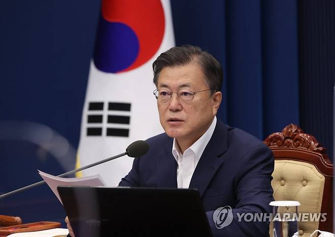 국무회의 발언하는 문재인 대통령 (서울=연합뉴스) 최재구 기자 = 문재인 대통령이 6일 청와대에서 열린 국무회의에서 발언하고 있다. jjaeck9@yna.co.kr