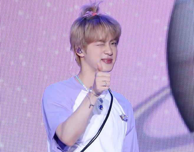 "WE LOVE YOU JIN 감사합니다" 방탄소년단 진, 팬心으로 팬神 된 석진이
