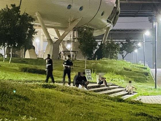 6일 한강공원 음주단속 현장. 허정원 기자.