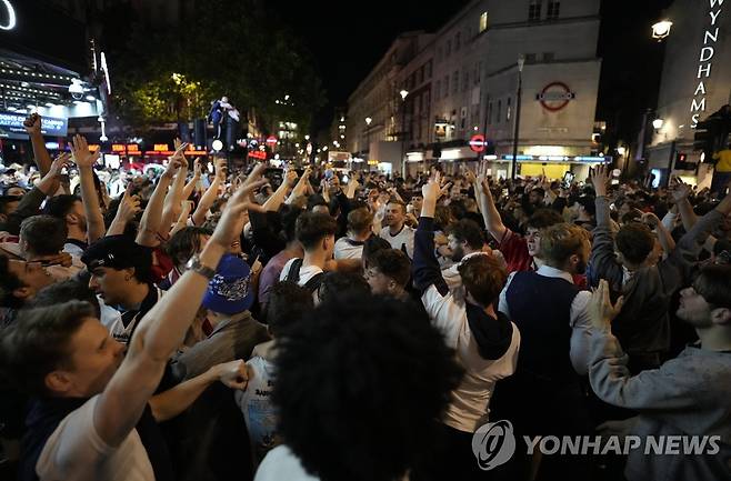 유로 2020 준결승 승리 후 런던 도심 [AP=연합뉴스 자료사진]