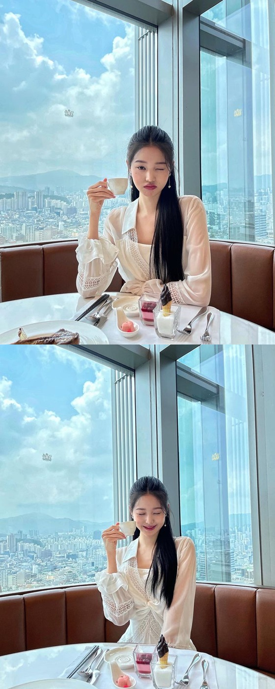 Jang Won-young posted several photos on his instagram on the 10th, along with an article entitled Brunches always make me happy.Meanwhile, the 12-member Korea-Japan joint group IZ*ONE, which belonged to Jang Won-young, was formed through Mnet Produce 48 in 2018.After two years and six months of activity in April, he officially disbanded and returned to his agency.