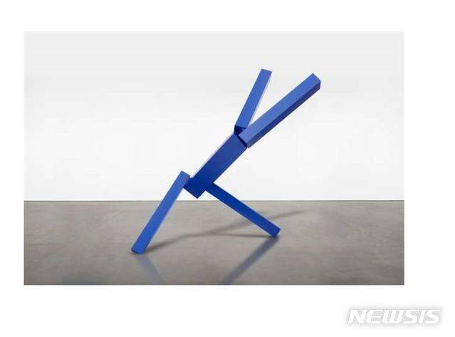 [서울=뉴시스] untitled, 2019, painted bronze, 71-3/4 × 65-1/2× 31-1/2" (182.2cm × 166.4 cm × 80 cm)