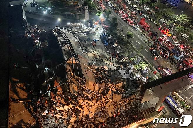 지난해 3월 중국 취안저우에서 호텔이 붕괴해 29명이 사망했다. (자료사진) © AFP=뉴스1