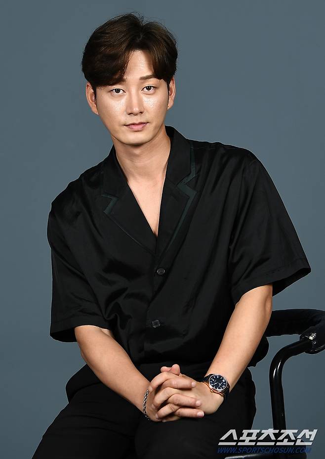 배우 이현욱이 1일 스포츠조선과의 인터뷰에 앞서 포즈를 취하고 있다. 박재만 기자 pjm@sportschosun.com/2021.07.01/