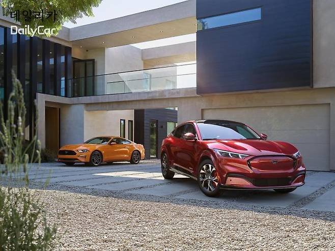 머스탱 마하-E </figcation>