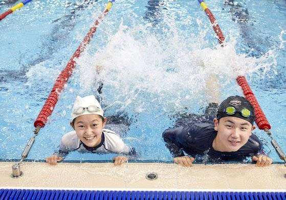 안전한 물놀이를 위해서는 수영에 자신이 있더라도 장시간 물에 머물거나 혼자 외딴곳에서 노는 것을 삼가야 한다.