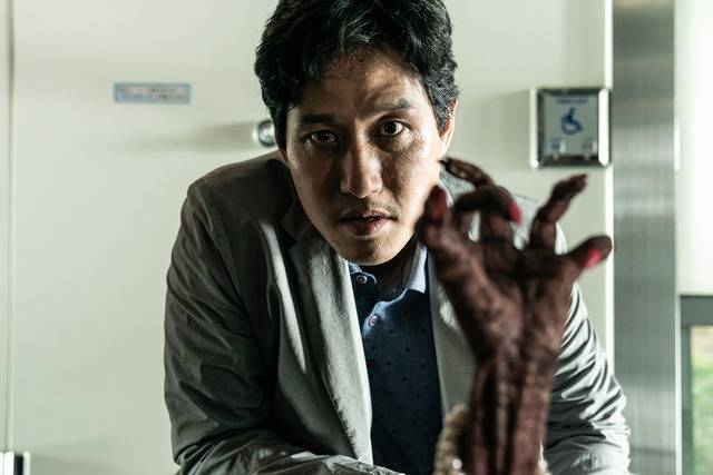 '제 8일의 밤'에서 의문의 죽음을 맞이한 시체들의 모습은 괴기스러움의 끝을 표현하는 듯했다. /넷플릭스 제공