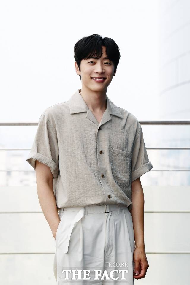 배우 신현수가 최근 종영한 MBN 드라마 '보쌈' 속 이대엽 캐릭터를 구축하는 데 좋아하는 시집이 영향을 미쳤다고 밝혔다. /이선화 기자