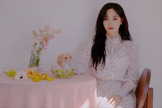 '김세정'