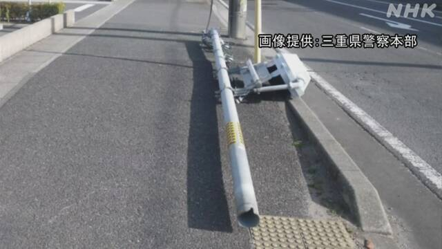 일본의 한 교차로에서 신호등 철제 기둥이 쓰러진 이유가 개들의 오줌 때문인 것으로 밝혀졌다. /사진=NHK 화면 캡처