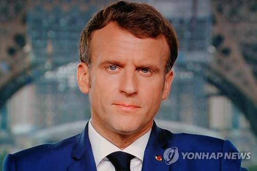 대국민 담화 발표하는 에마뉘엘 마크롱 프랑스 대통령 [AFP=연합뉴스]