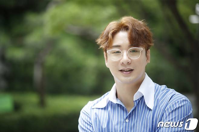 '보이스킹'의 우승자 리누가 서울 종로구 뉴스1 사옥에서 진행된 인터뷰에 앞서 포즈를 취하고 있다. 2021.7.13/뉴스1 © News1 권현진 기자