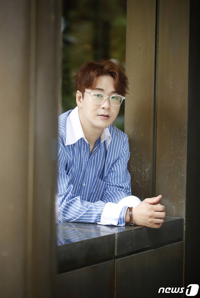 '보이스킹'의 우승자 리누가 서울 종로구 뉴스1 사옥에서 진행된 인터뷰에 앞서 포즈를 취하고 있다. 뉴스1 © News1 권현진 기자