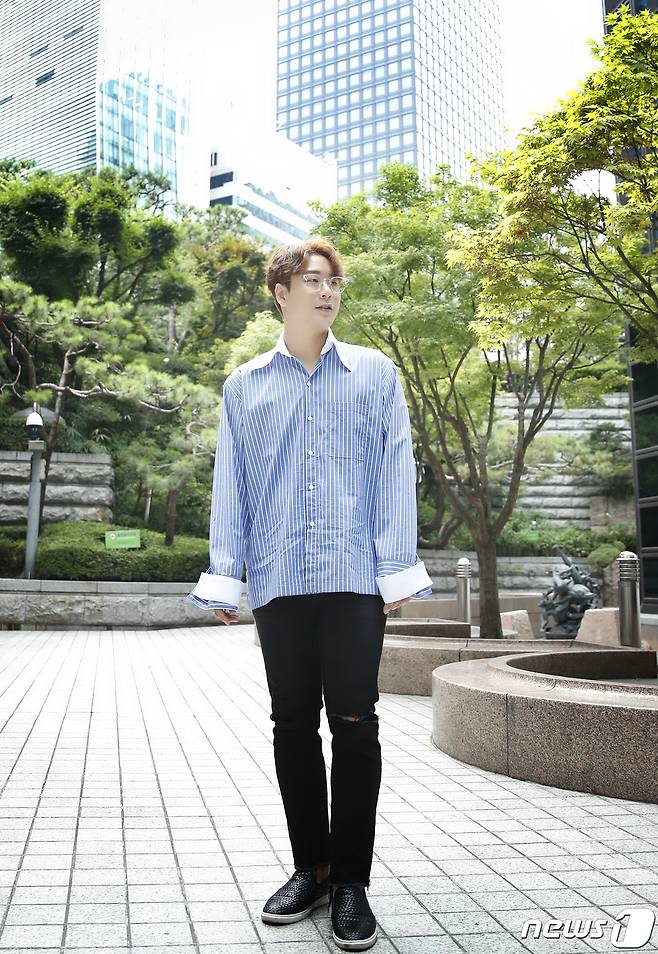 '보이스킹'의 우승자 리누가 서울 종로구 뉴스1 사옥에서 진행된 인터뷰에 앞서 포즈를 취하고 있다. /뉴스1 © News1 권현진 기자