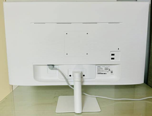 삼성 스마트모니터는 HDMI 포트 2개와 USB 2.0 포트 2개를 갖췄다. (사진=지디넷코리아)