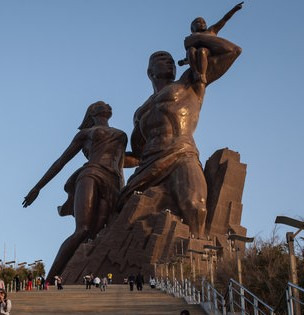 The African Renaissance Monument near Dakar, Senegal, was one of the sculptures built by Mansudae Overseas Projects before such commissions were forbidden by the United Nations Security Council in 2017. [JOONGANG PHOTO]