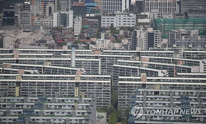 서울 강남구 대모산 전망대에서 바라본 대치동 은마아파트 일대 모습 [연합뉴스 자료사진]