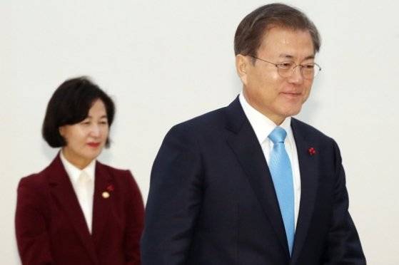 추미애 법무부 장관과 문재인 대통령. 연합뉴스