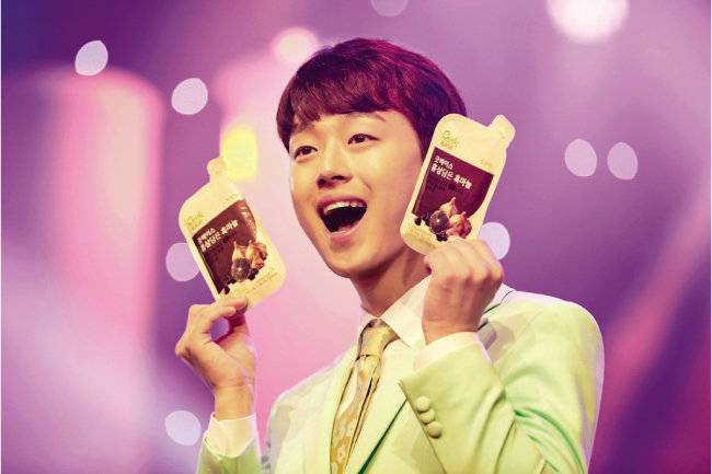 지난해 건강식품 브랜드 ‘정관장’ 모델로 활동한 이찬원. [KGC인삼공사 제공]