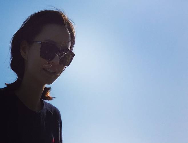 Actor Jung Yu-mi has reported on the latest.On the 15th, Jung Yu-mi posted a picture on his Instagram with Emoticon with Sunglass Hut.Jung Yu-mi in the photo is standing in the background of the blue sky, darkly shot because of the light, but still showed a lovely charm with a presence that shines more than natural light.Jung Yu-mi, wearing Sunglass Hut in the sunshine, showed a relaxed look with windy hair and comfortable fashion.Fans praised cool, pretty and cool, midsummer season came, beautiful and feeling for comments.Meanwhile, Jung Yu-mi has appeared on TVN entertainment Yoon Stay and is about to release the movie Wonderland (director Kim Tae-yong).