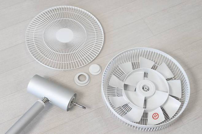 일반 선풍기보다 분해할 수 있는 구성이 많지만, 분해해서 휴대하는 건 권장하지 않는다.