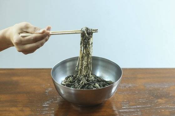 들기름막국수는 고소한 메밀 향을 느끼기 좋은 국수다.