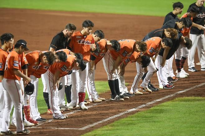 한화 선수는 다른 날에, 같은 장소에서 외부인과 사적인 만남을 하기도 했다. [연합뉴스 자료사진]