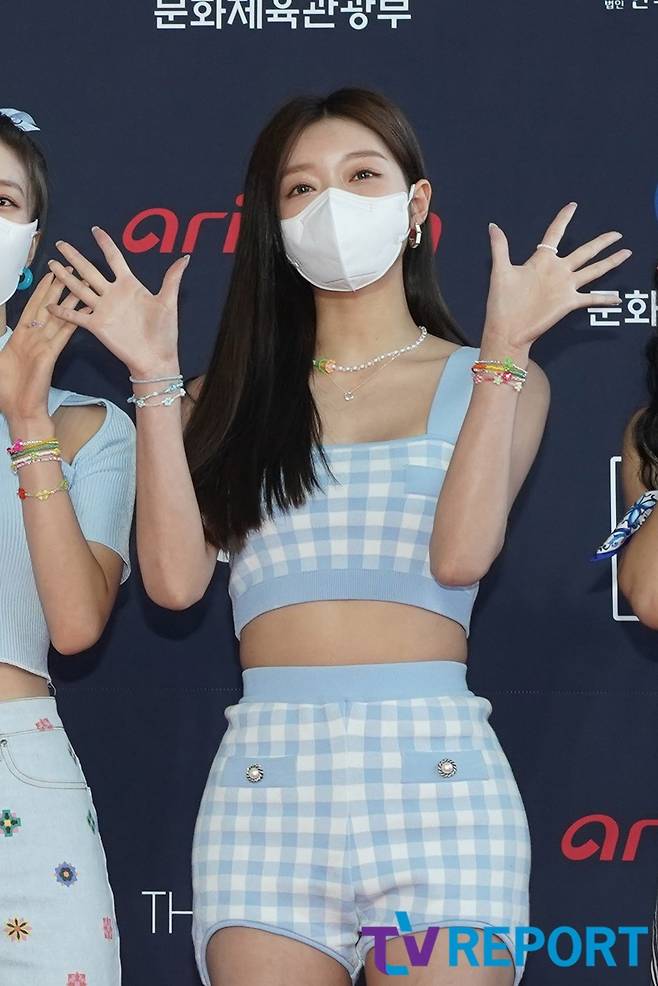 The group OH MY GIRL YooA poses at the 2021 Again, K-pop Concert held at SK Olympic Handball Stadium in Songpa-gu, Seoul on the afternoon of the 17th.On the other hand, this performance includes NCT DREAM, BTOB, Brave Girls, Baek Ji Young, Kim Tae Woo, OH MY GIRL, AB6IX, CIX, Momoland, On-OFF, Kim Jae Hwan, Jeon So Yeon, Dream Catcher, Space Girl Scout, Rocket Punch, Drifin, Darkby, Giant Pink, A.C.E, TEX 1419, 3YE, Alexa, hot issues and more than 20 popular K-pop idol teams will participate.