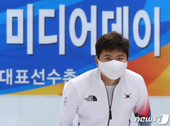 (진천=뉴스1) 송원영 기자 = 유승민 IOC 위원이 WLSKSEKF 28일 오후 충북 진천국가대표선수촌에서 열린 '2020 도쿄올림픽대회 미디어데이'에서 인사를 하고 있다. 2021.6.28/뉴스1