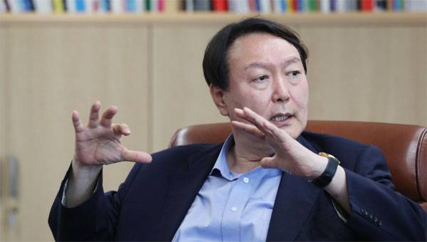 대권 도전에 나선 윤석열 전 검찰총장이 지난 18일 오후 서울 중구 매경미디어센터에서 매일경제와 인터뷰하며 정국 상황과 정책 비전에 대한 견해를 밝히고 있다. 윤 전 총장은 이날 국내외 사례를 들며 부동산, 규제 완화, 고용 등 경제 정책에 대한 자신의 견해를 상세하게 밝혀 눈길을 끌었다.  [이충우 기자]