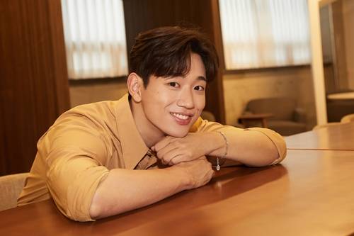 배우 신현승의 A부터 Z까지, 사소한 모든 것을 들여다본다. 사진=씨제스엔터테인먼트