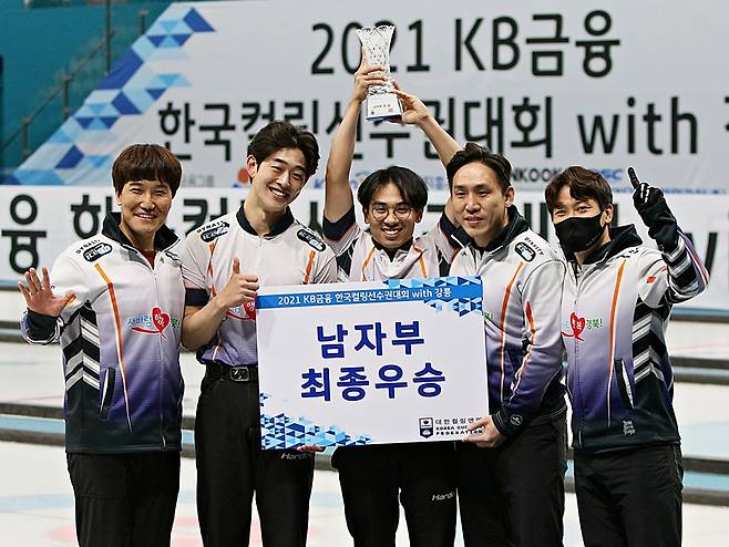남자컬링 경북체육회가 강원도청을 물리치고 2년만에 국가대표를 탈환했다. [사진=대한컬링연맹 제공]