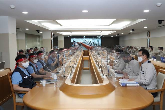 현대차 노사가 현대차 울산공장에서 올해 임금과 단체협약 교섭을 하고 있다. 노사는 20일 17차 교섭에서 잠정합의안을 마련했다. [사진 제공=현대차 노조]