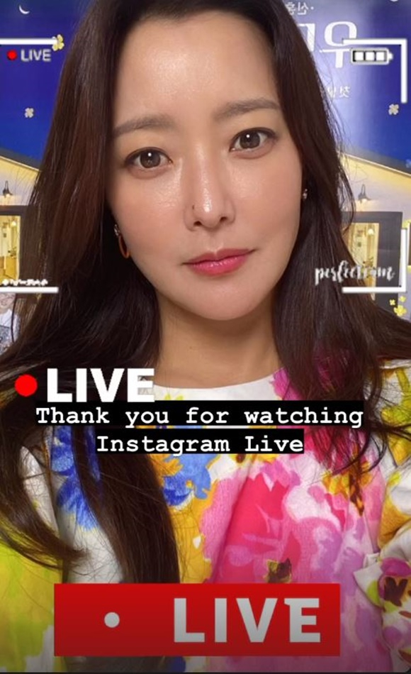 Kim Hee-sun posted a picture on his 20th instagram  story with an article entitled Thank you for waiting Instagram   Live.In the photo, Kim Hee-sun shows off his neat beauty without humiliation even when he is full of screens.On the other hand, Kim Hee-sun is currently appearing on TVNs new entertainment program Udo Jumak.
