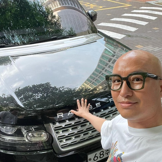 On the 19th, Hong Seok-cheon said to his instagram , There are so many things I do not have, hair and drivers license. I wanted to drive a nice car and spook.I was so scared of driving in Seoul, I was driving, I was swearing, fighting, and thinking. I thought all of those things did not fit with me. I think that it is wasted during waste and wasted during Stephanie Herseth Sandlin while watching people who change expensive The Red Cars from time to time.I opened the shop to collect money, bought the house, and went to work like a turbulent sound. He pointed to the car in the photo. It is the first car that I lost everything after the Coming Out of my 30s and gave me to my 40s.I break up with this car that has kept my life on the road, and I will break up today, as if the moment of separation comes when people, shops, cars, and everything meet.I hope that even if I break up with this guy who is very precious and memorable to me, I will meet a good owner. Theres a lot I dont have. The first one is hair. The second is drivers license. Adults, drive schools, licenses, cars.I was so envious and I wanted to drive a nice car and spook it, I was so scared to drive in Seoul, I was driving, I was driving, I was swearing, fighting, and I was in an accident.I thought all of those things did not fit with me.Become a celebrity. Popular, money-gathering. I could have bought a good enough car. I just bought the right car and left it to the manager.I think that it is wasted and wasted during waste while watching people who change expensive The Red Cars from time to time.I opened the shop and opened the house, and I went to work like a house and went to the sound of a salty stone.My life was 30 years old when I had a memory of losing all my career and popularity in Coming Out, so I went through that three and a half years of being kicked out of the station and I became harder and more viable.In the late forty, this car was the first to be Gifted to myself, which I had suffered for over twenty years.When I first came to me, I was so nice and beautiful that I could sit in this car.I say my last farewell to this wonderful guy who kept my life like a medieval history in armor when the crisis hit the road.Im happy to see you, a man, a shop, a car, and everything, and a few pictures with a precious, memorable man.I hope youll be a good friend to him. Thank you. Thank you so much for your time. Hey.Photo = Hong Seok-cheon Instagram  